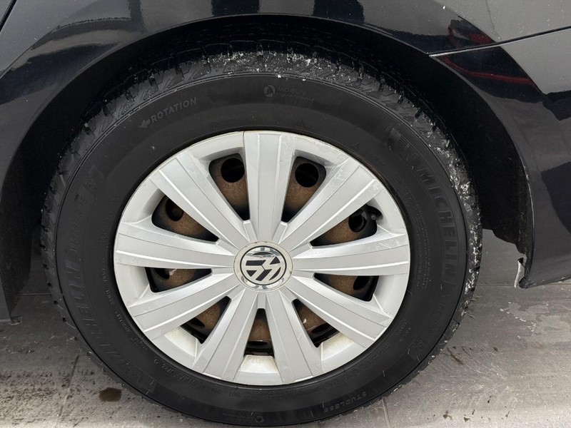 Volkswagen Jetta Sedan Vehicle Full-screen Gallery Image 7