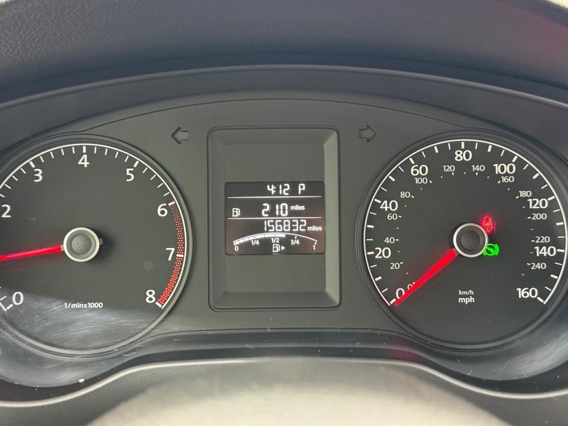 Volkswagen Jetta Sedan Vehicle Full-screen Gallery Image 15