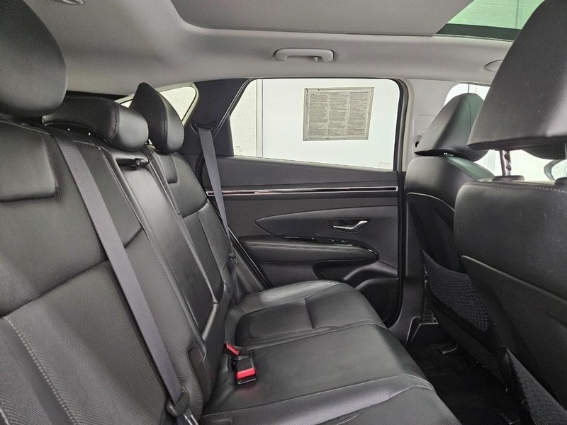 Hyundai Tucson Hybrid Vehicle Full-screen Gallery Image 8