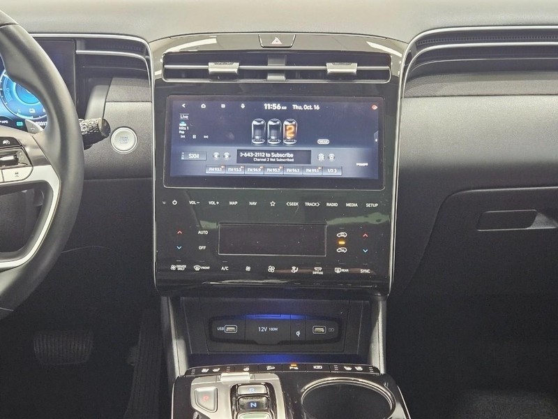 Hyundai Tucson Hybrid Vehicle Full-screen Gallery Image 10