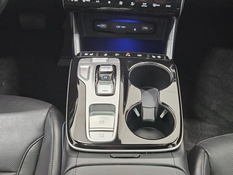 Hyundai Tucson Hybrid Vehicle Full-screen Gallery Image 11