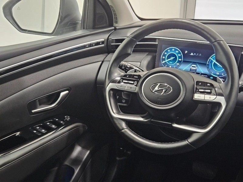 Hyundai Tucson Hybrid Vehicle Full-screen Gallery Image 12