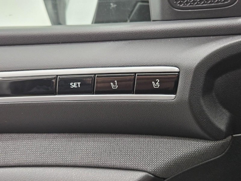 Hyundai Tucson Hybrid Vehicle Full-screen Gallery Image 14