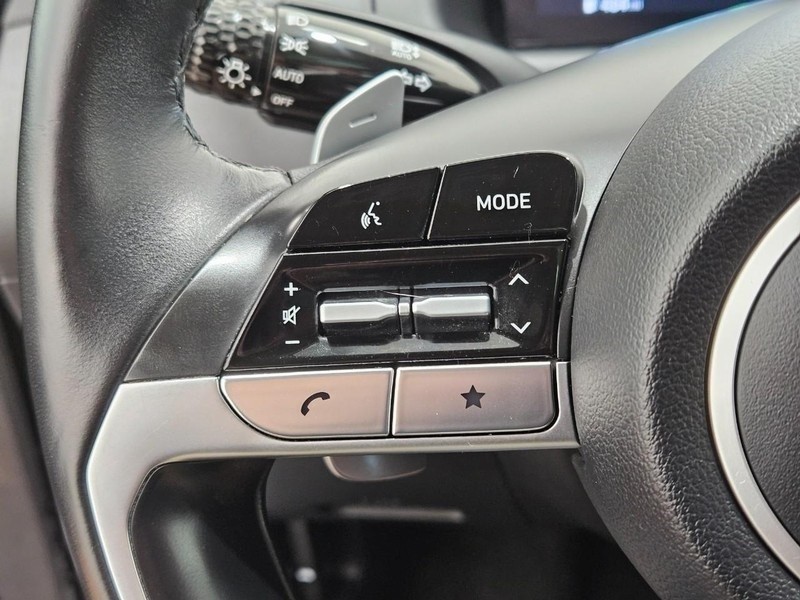 Hyundai Tucson Hybrid Vehicle Full-screen Gallery Image 15