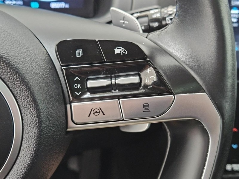 Hyundai Tucson Hybrid Vehicle Full-screen Gallery Image 16