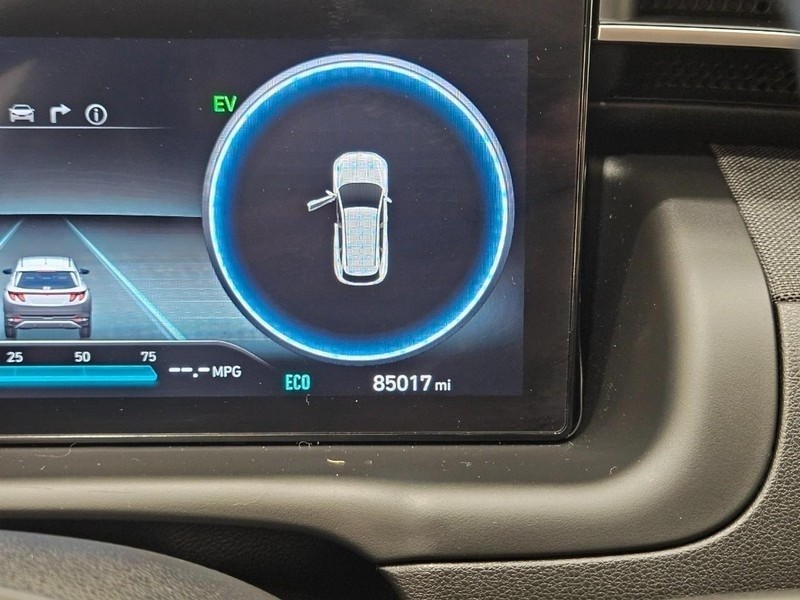 Hyundai Tucson Hybrid Vehicle Full-screen Gallery Image 17