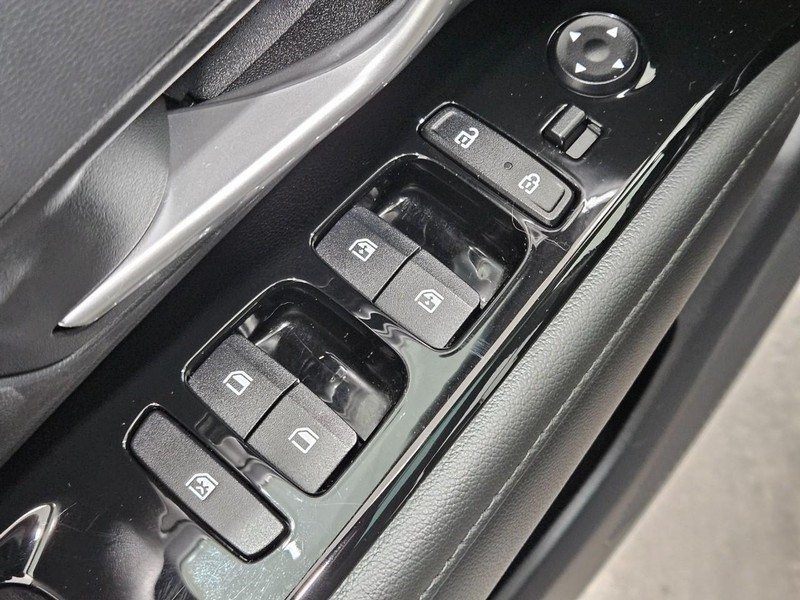 Hyundai Tucson Hybrid Vehicle Full-screen Gallery Image 20