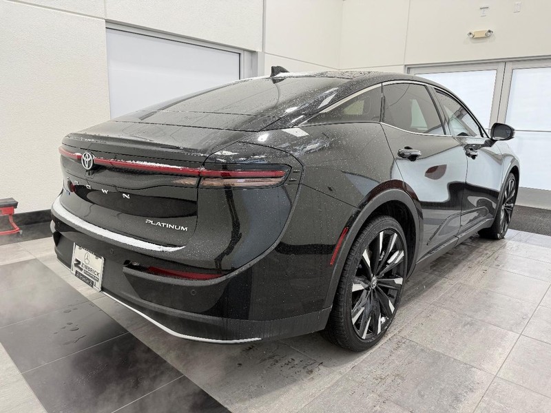 Toyota Crown Vehicle Full-screen Gallery Image 2