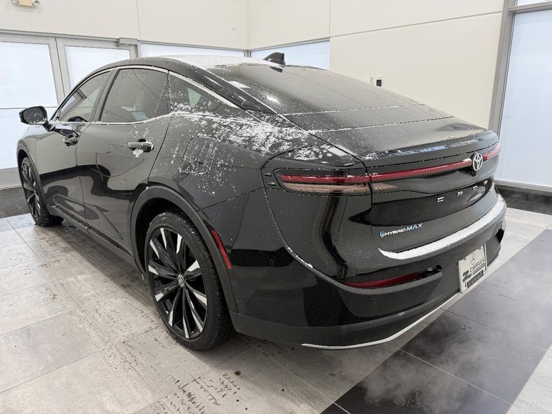 Toyota Crown Vehicle Full-screen Gallery Image 4