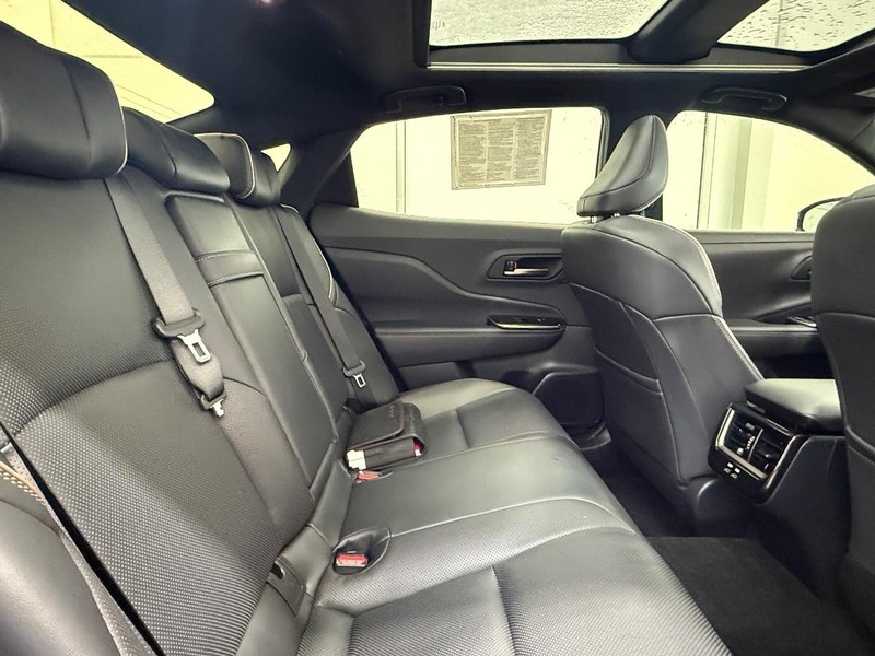 Toyota Crown Vehicle Full-screen Gallery Image 8