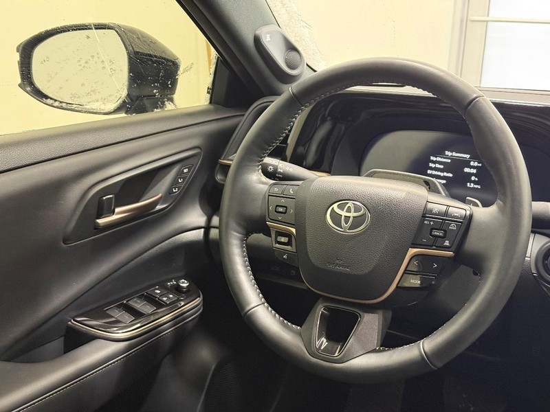 Toyota Crown Vehicle Full-screen Gallery Image 11