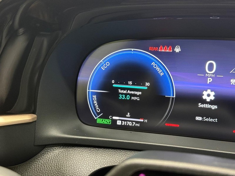 Toyota Crown Vehicle Full-screen Gallery Image 17