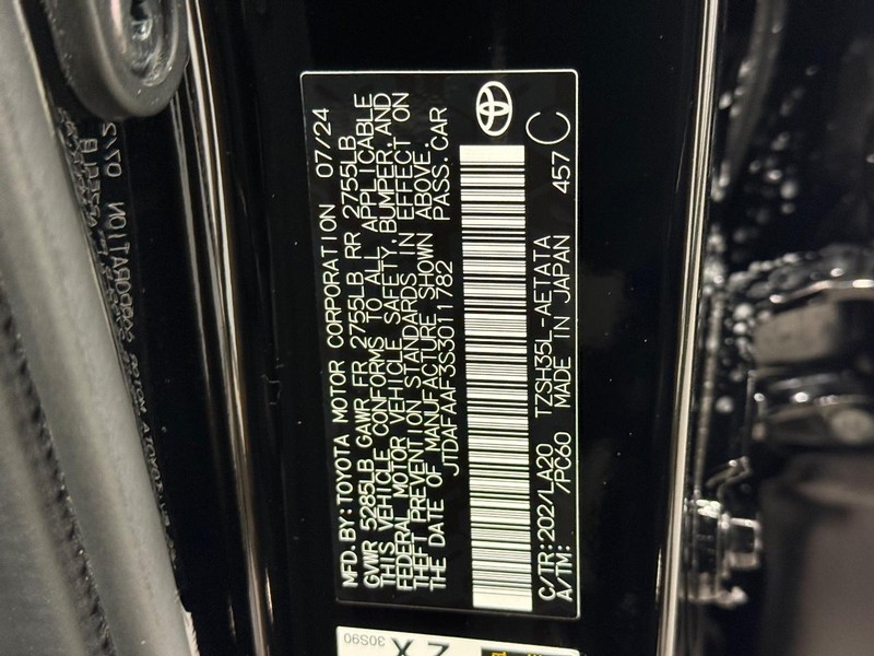 Toyota Crown Vehicle Full-screen Gallery Image 21