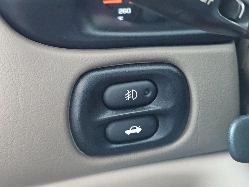 Chevrolet Corvette Vehicle Full-screen Gallery Image 13