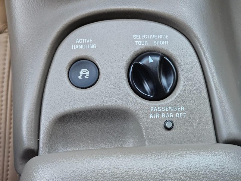 Chevrolet Corvette Vehicle Full-screen Gallery Image 14