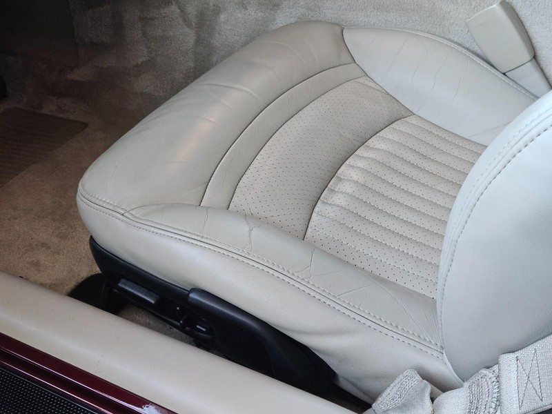 Chevrolet Corvette Vehicle Full-screen Gallery Image 16