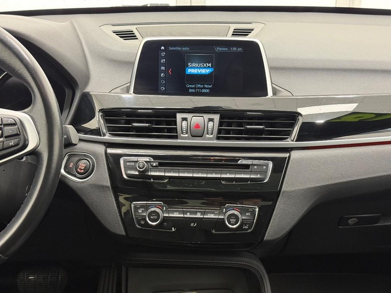 BMW X1 Vehicle Full-screen Gallery Image 10