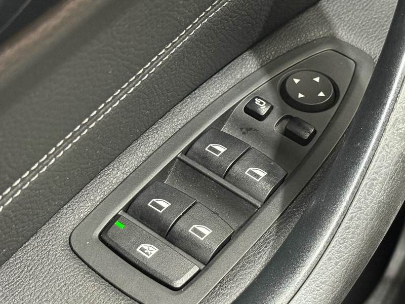 BMW X1 Vehicle Full-screen Gallery Image 19