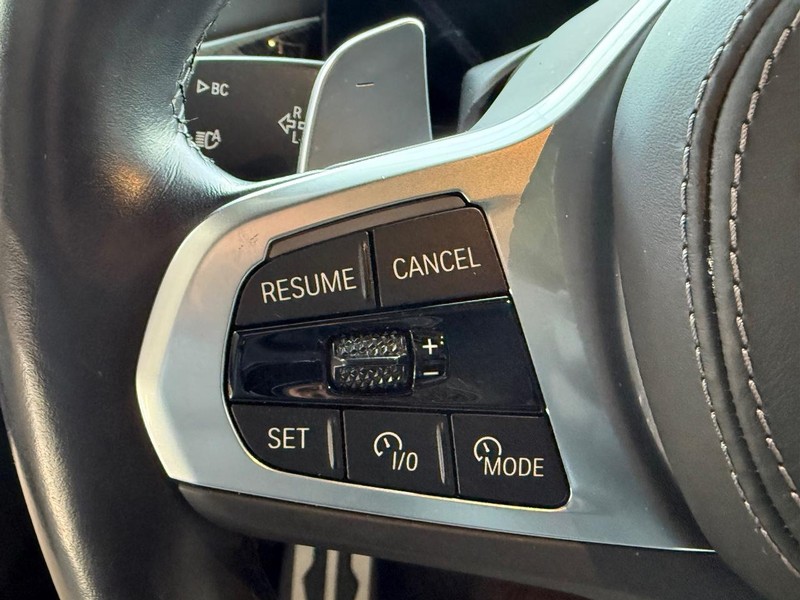 BMW X7 Vehicle Full-screen Gallery Image 14