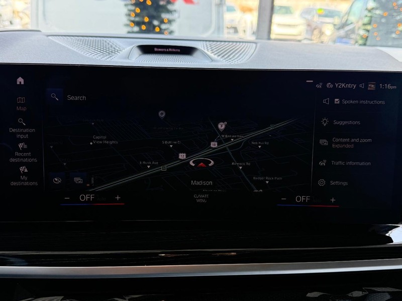 BMW X7 Vehicle Full-screen Gallery Image 16