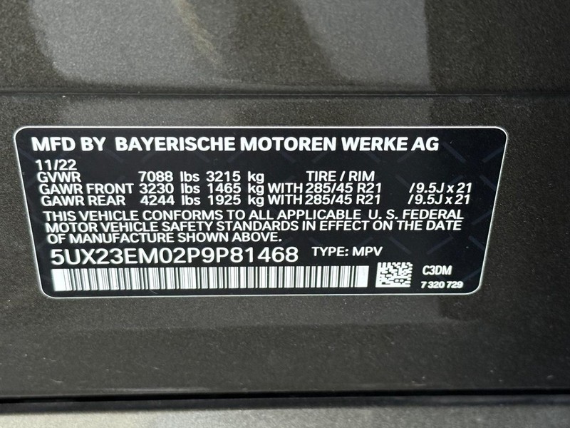 BMW X7 Vehicle Full-screen Gallery Image 20
