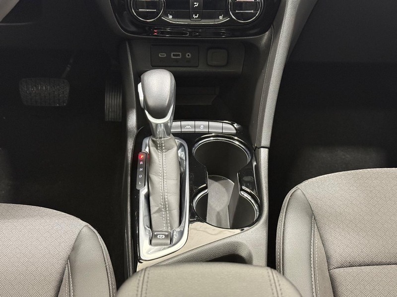 Buick Encore GX Vehicle Full-screen Gallery Image 11