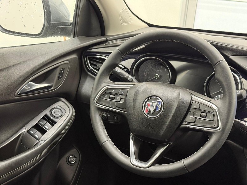 Buick Encore GX Vehicle Full-screen Gallery Image 12