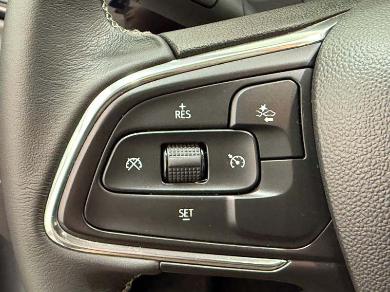 Buick Encore GX Vehicle Full-screen Gallery Image 14