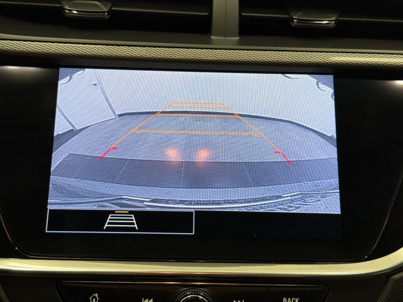 Buick Encore GX Vehicle Full-screen Gallery Image 16