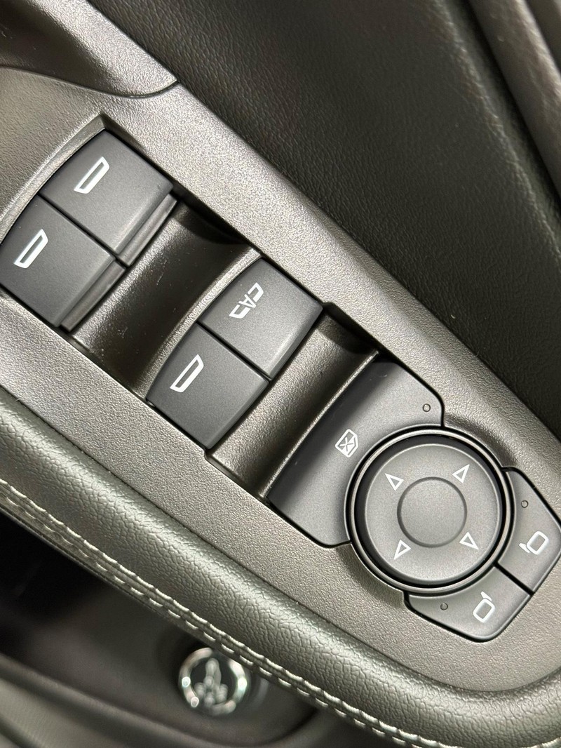 Buick Encore GX Vehicle Full-screen Gallery Image 19