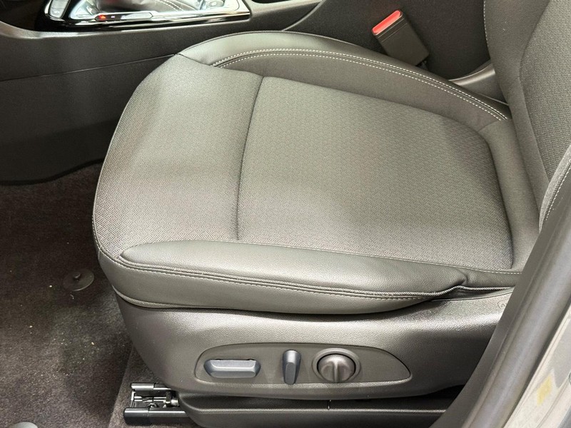 Buick Encore GX Vehicle Full-screen Gallery Image 20