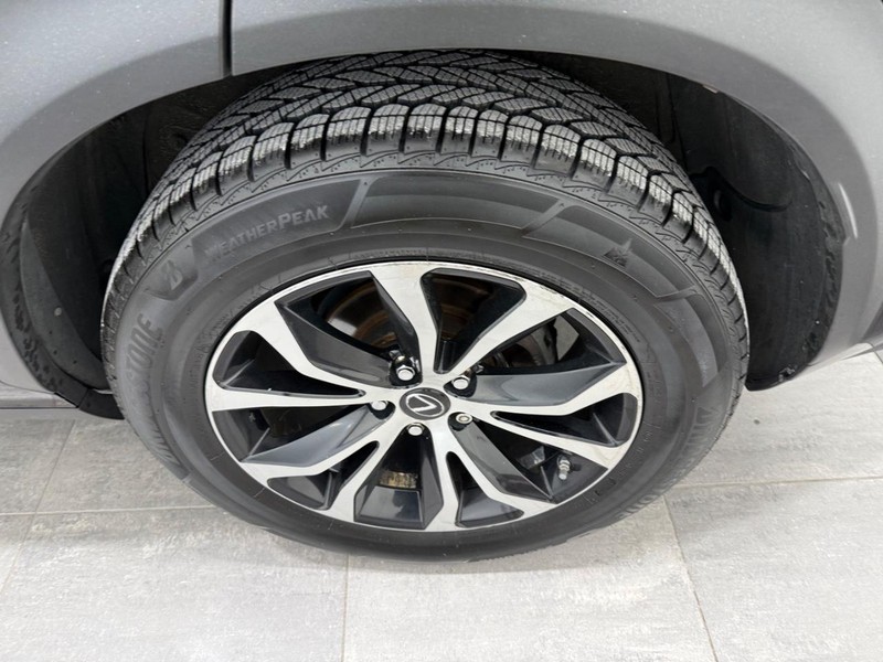 Lexus NX 200t Vehicle Full-screen Gallery Image 5