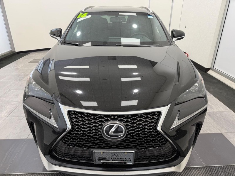 Lexus NX 200t Vehicle Full-screen Gallery Image 7