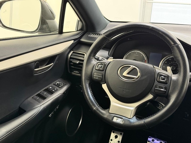 Lexus NX 200t Vehicle Full-screen Gallery Image 12