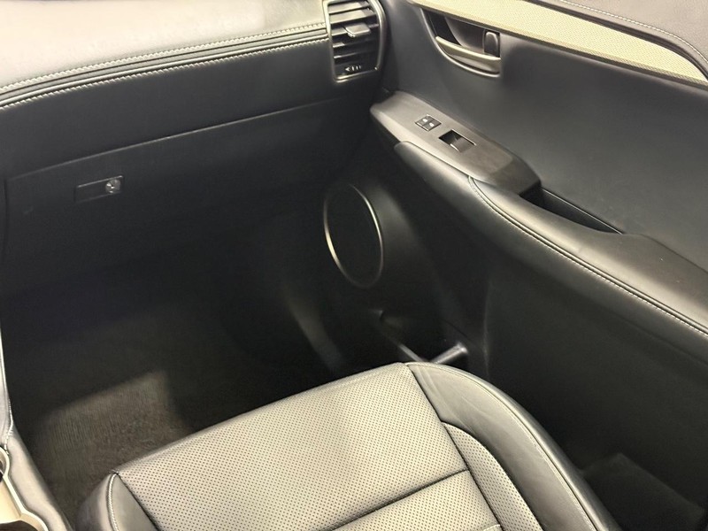 Lexus NX 200t Vehicle Full-screen Gallery Image 13