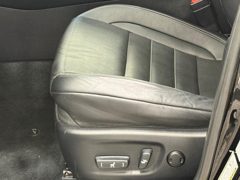 Lexus NX 200t Vehicle Full-screen Gallery Image 21