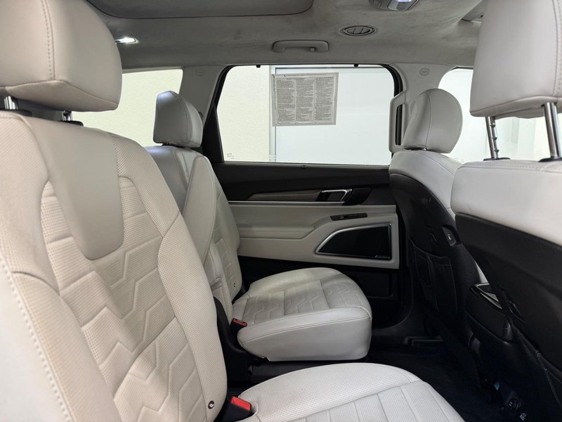 Kia Telluride Vehicle Full-screen Gallery Image 08