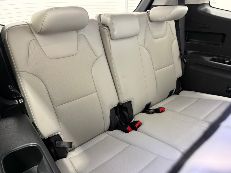 Kia Telluride Vehicle Full-screen Gallery Image 09