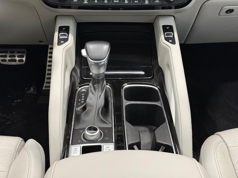 Kia Telluride Vehicle Full-screen Gallery Image 12