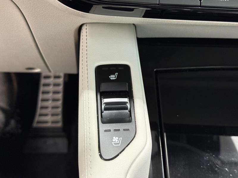 Kia Telluride Vehicle Full-screen Gallery Image 19