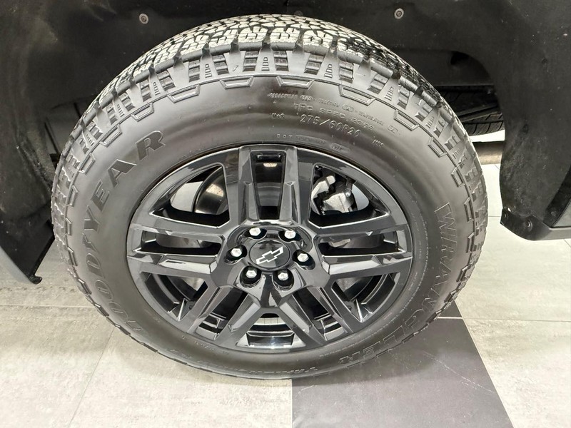 Chevrolet Silverado 1500 Vehicle Full-screen Gallery Image 05