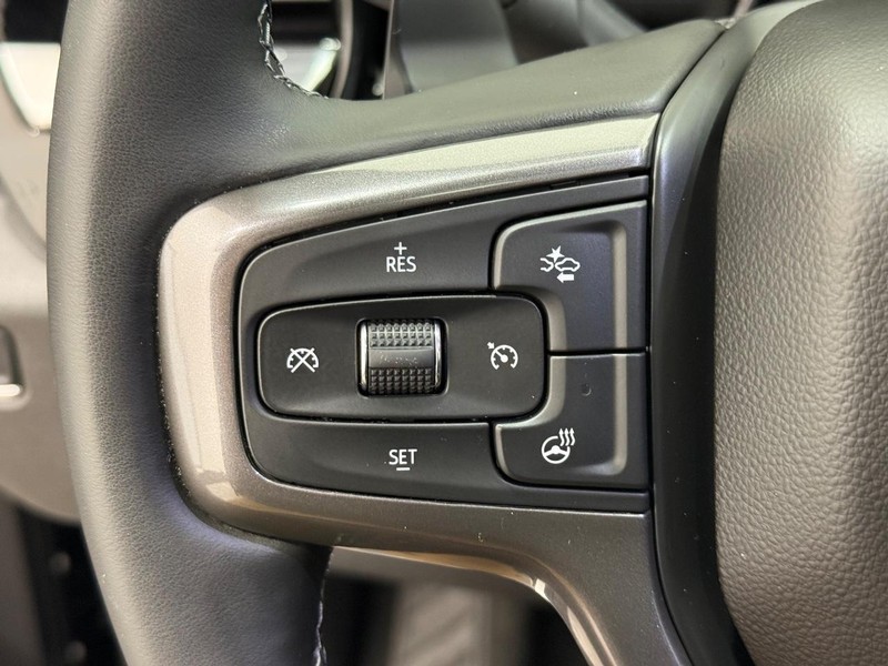 Chevrolet Silverado 1500 Vehicle Full-screen Gallery Image 15