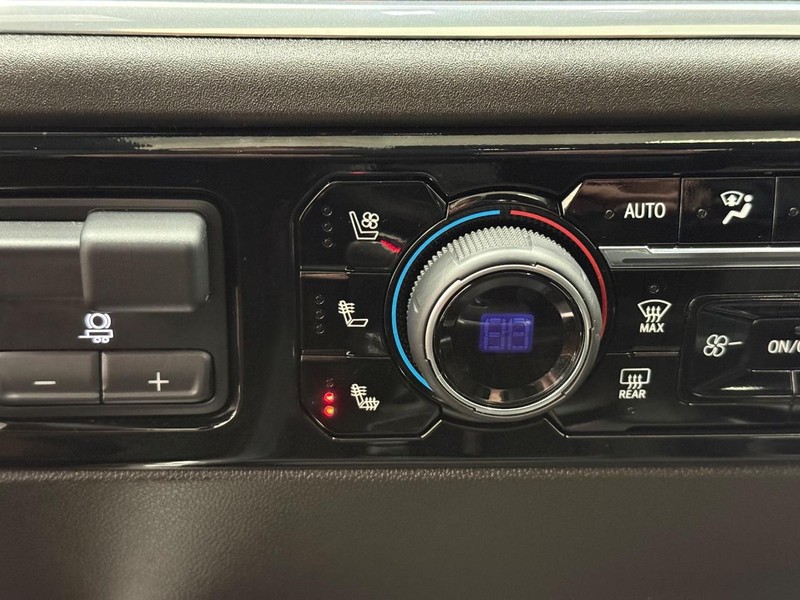 Chevrolet Silverado 1500 Vehicle Full-screen Gallery Image 18