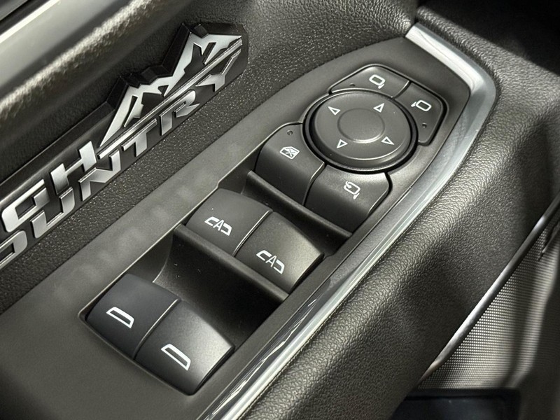 Chevrolet Silverado 1500 Vehicle Full-screen Gallery Image 20