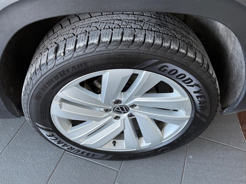 Volkswagen Atlas Vehicle Full-screen Gallery Image 6