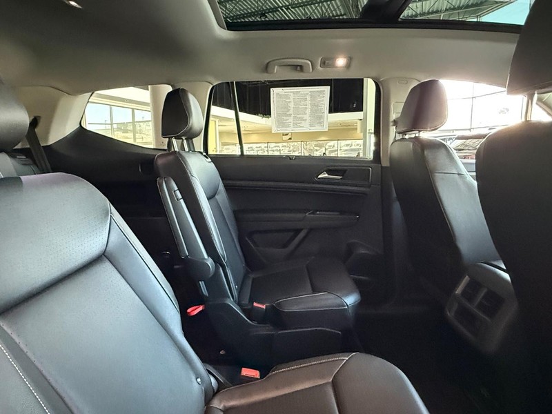 Volkswagen Atlas Vehicle Full-screen Gallery Image 9
