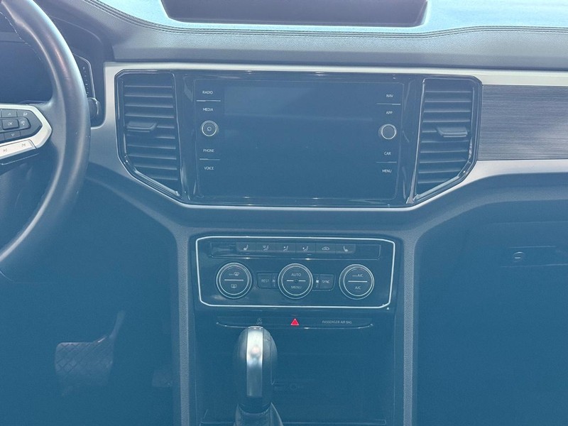 Volkswagen Atlas Vehicle Full-screen Gallery Image 12