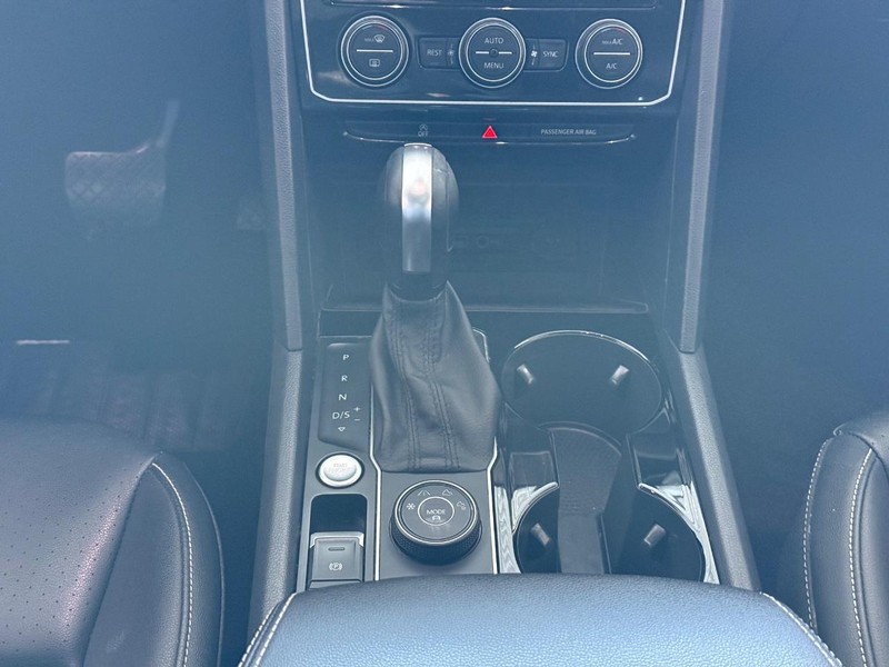 Volkswagen Atlas Vehicle Full-screen Gallery Image 13