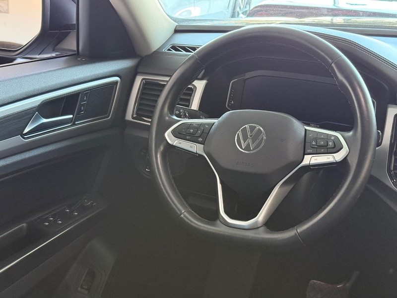 Volkswagen Atlas Vehicle Full-screen Gallery Image 14