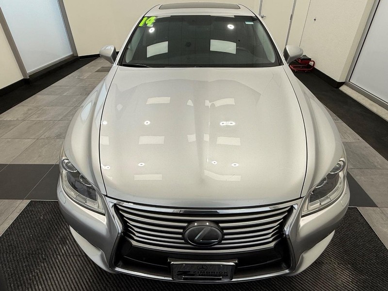Lexus LS 460 Vehicle Full-screen Gallery Image 7